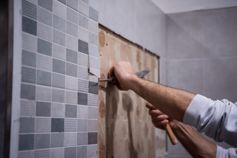 Enlever la colle à carrelage sur du placo