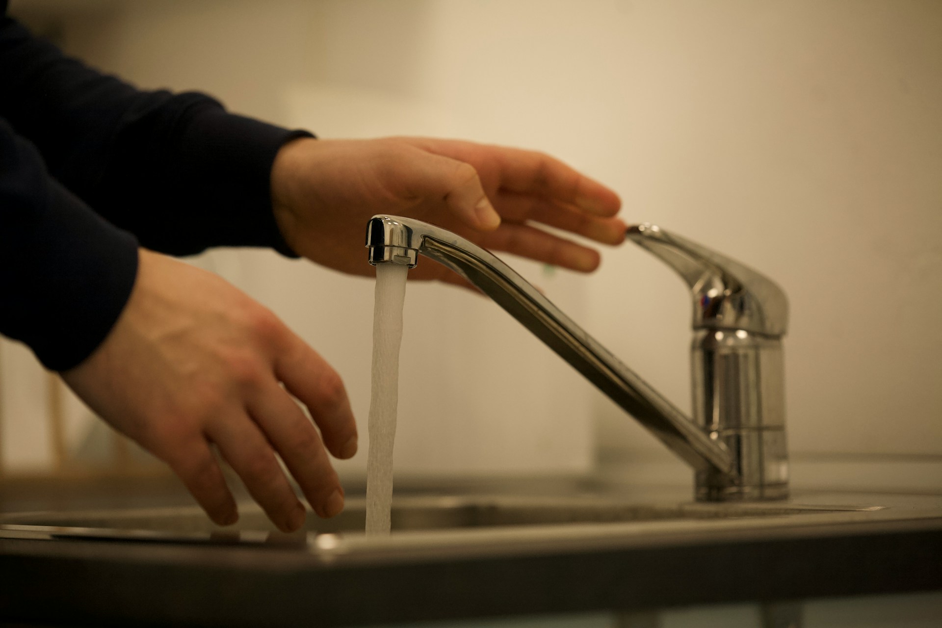 Évier qui fait glouglou avec le lave-vaisselle