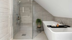 Agrandir une douche sans changer le bac