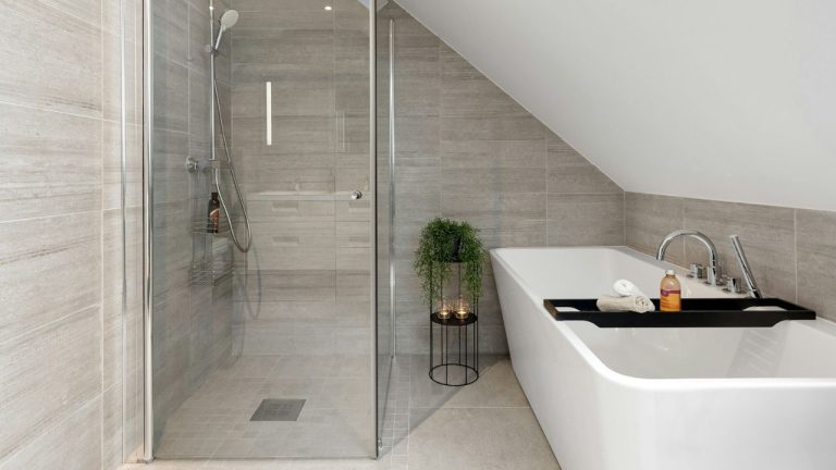 Agrandir une douche sans changer le bac