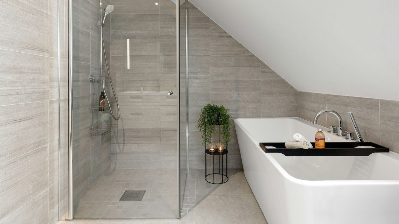 Agrandir une douche sans changer le bac