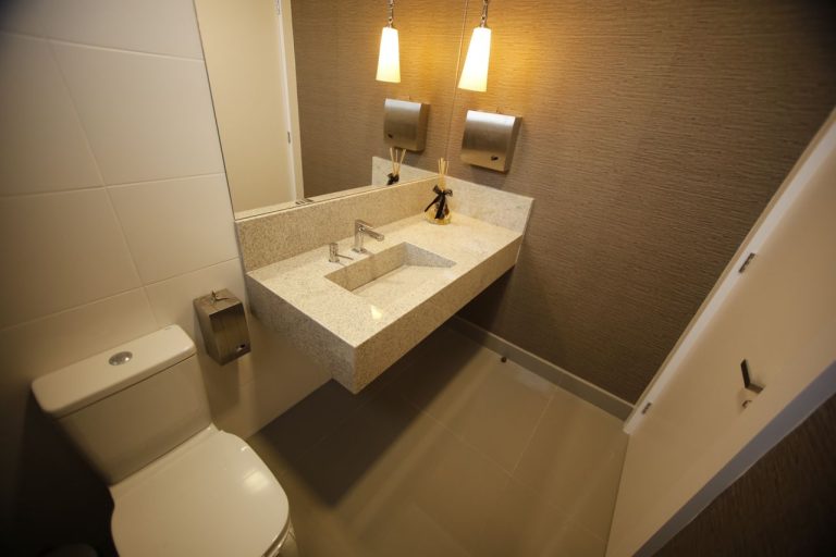WC avec lave-mains